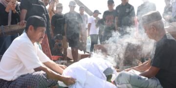 Danny Pomanto Pantau Progres Pembuatan Pinisi di CPI, Saksikan Prosesi Pemotongan Lunas Kapal - Utama