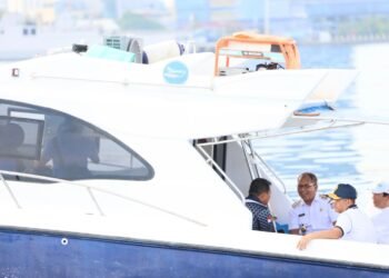 Bersih-Bersih Pantai Jelang MNEK, Danny Pomanto Naik Speedboat Sisir Laut Losari