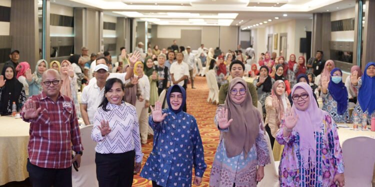 Ketua TP PKK Makassar Bersama Dinas PKKB Sosialisasi Cegah Penikahan Usia Dini - Utama