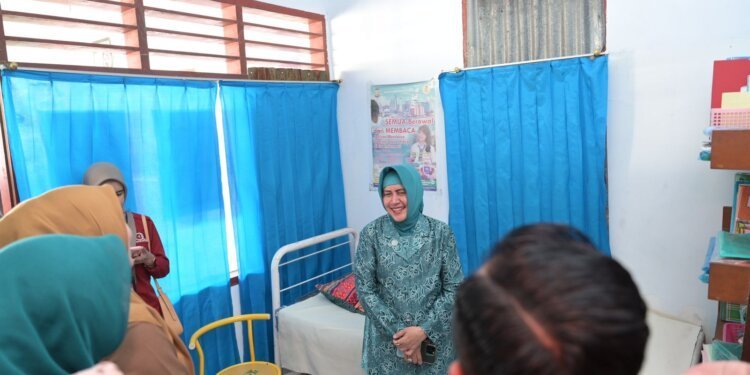 Indira Yusuf Ismail Tinjau Kelayakan Rumah Gizi di Kecamatan Tallo - Utama