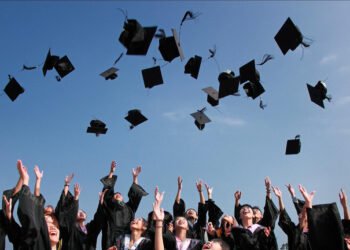 Urutan Makeup Wisuda Untuk Pemula