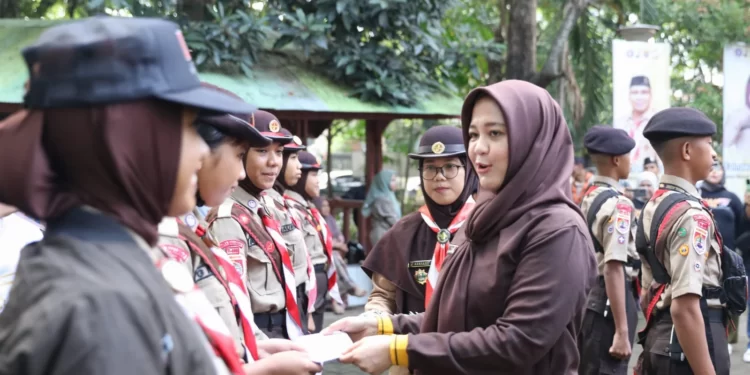 Fatmawati Rusdi Lepas Putra-Putri Pramuka Makassar Wakili Sulsel Lomba di Cibubur - Utama