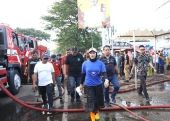 Wawali Makassar Bersama Ratusan Satgas Gelar Aksi Bersih-Bersih Pasar Pabaeng-Baeng