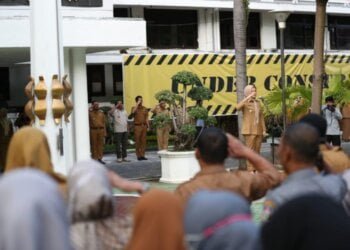 Pimpin Apel Pagi, Fatmawati Rusdi Tekankan Kedisiplinan Pegawai dan Budaya Bersih