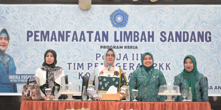 Ketua TP PKK Kota Makassar Promosikan Kesadaran Lingkungan Lewat Pelatihan Pemanfaatan Limbah Sandang Ketua TP PKK Kota Makassar Promosikan Kesadaran Lingkungan Lewat Pelatihan Pemanfaatan Limbah Sandang - Featured