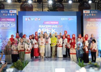 Indira-Fatma Kenalkan Baju Bodo Bugis Makassar Lewat Fashion Show APEKSI 2023