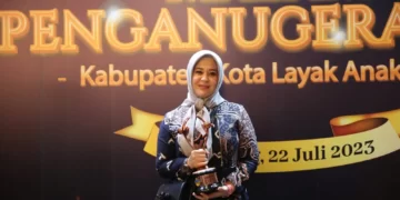 Terima Langsung Penghargaan KLA, Wawali Makassar Harap Tahun Depan Raih Kategori Utama - Utama