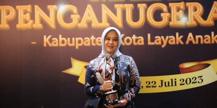 Terima Langsung Penghargaan KLA, Wawali Makassar Harap Tahun Depan Raih Kategori Utama - Utama