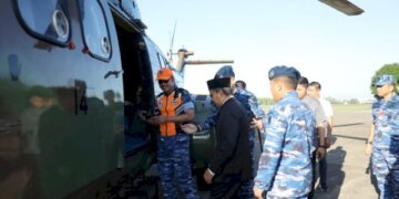 Peringati Hari Bakti TNI AU ke-76, Danny Pomanto Terbang Naik Helikopter ke Jeneponto - Utama