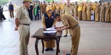 Pelantikan 829 Pejabat Fungsional Pemkot Makassar, Danny Pomanto: Motor Penggerak Birokrasi Unggul - Utama