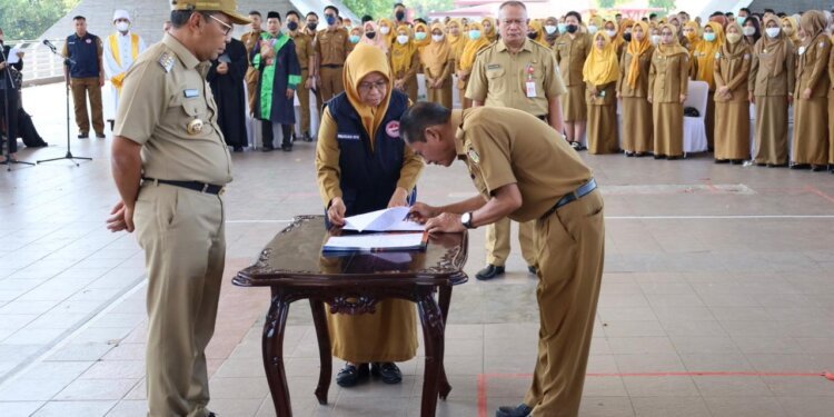 Pelantikan 829 Pejabat Fungsional Pemkot Makassar, Danny Pomanto: Motor Penggerak Birokrasi Unggul - Featured