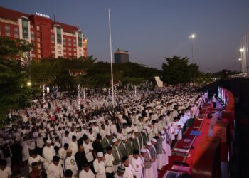 Danny Pomanto Bersama Puluhan Ribu Masyarakat NU Munajat Doa Sambut Tahun Baru Islam 1445 H