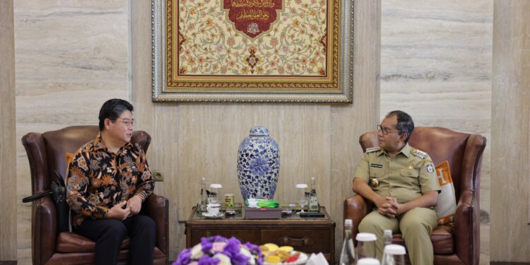 Danny Pomanto Bertemu Konsuler Jepang Bahas Mitigasi Pesisir dan Transportasi Bawah Tanah - Utama