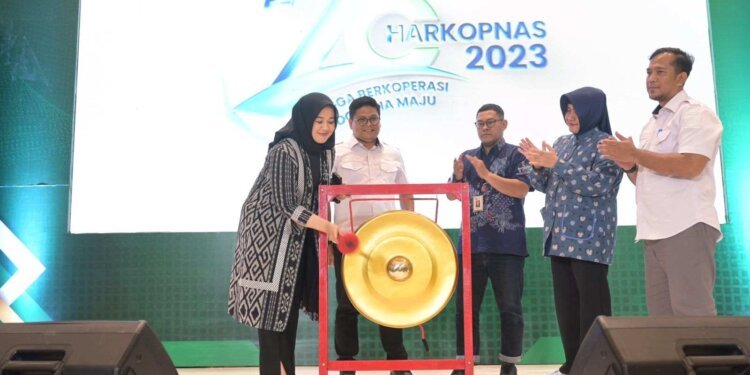 Hadiri Cooperative Expo 2023, Wawali-Ketua TP PKK Makassar Borong Produk UMKM - Utama