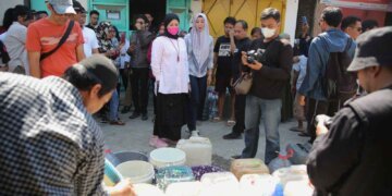 Fatmawati Rusdi Tinjau Wilayah Kekeringan di Kecamatan Ujung Tanah - Utama