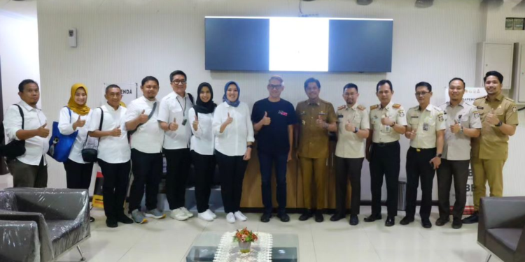 Kepala Bapenda Firman Pagarra Terima Kunjungan Studi Tiru Bapenda Tangsel - Utama