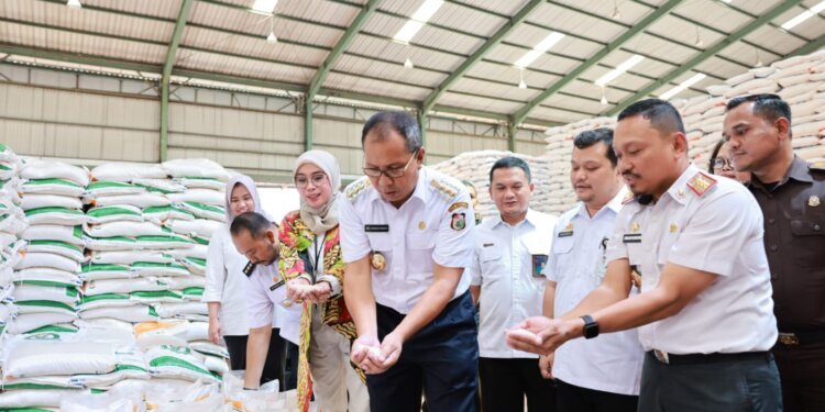 Stok Beras di Makassar Aman hingga Akhir Tahun - Utama