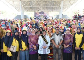 Bunda PAUD Makassar Lepas 1.400 Peserta Pawai TK se-Kota Makassar