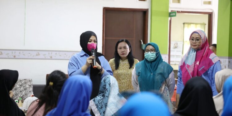 Konsen Zero Stunting, Fatmawati Rusdi Distribusikan Bantuan Telur Konsen Zero Stunting, Fatmawati Rusdi Distribusikan Bantuan Telur - Featured