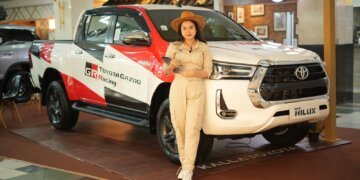 Toyota Hilux merupakan kendaraan jenis pick-up yang dapat digunakan sebagai kendaraan komersial tangguh untuk segala kebutuhan bisnis. New Hilux tampil dengan style design yang lebih kokoh, gagah, dan dinamis khas mobil perkotaan. New Hilux menjadi salah satu kendaraan yang menunjang segala bentuk usaha demi mendorong pertumbuhan ekonomi.