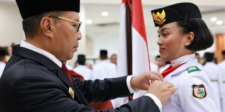 Danny Pomanto Kukuhkan Pasukan Pengibar Bendera Pusaka Kota Makassar 2023 - Featured