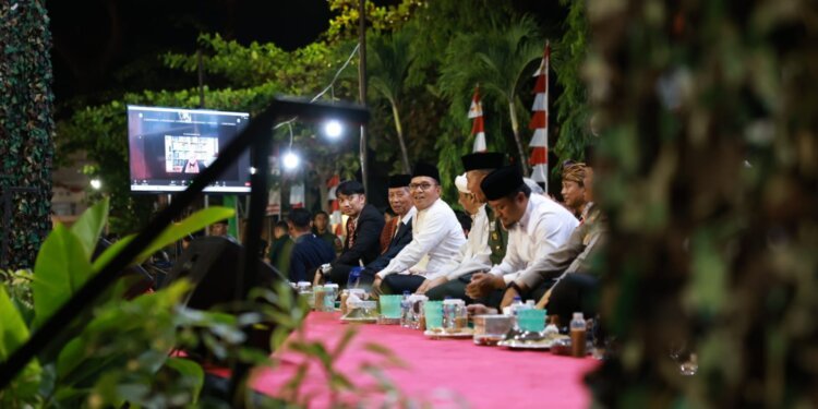 Wali Kota Danny Hadiri Pelaksanaan Zikir dan Shalawat Bersama Pangdam XIV/Hasanuddin dan Ribuan Masyarakat - Utama