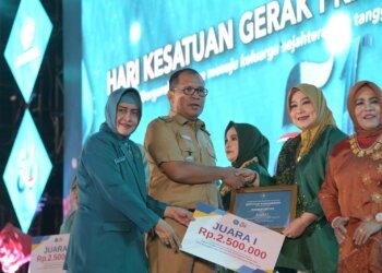 TP PKK Kota Makassar Beri Bantuan Hingga Penghargaan di Perayaan HKG PKK Ke 51