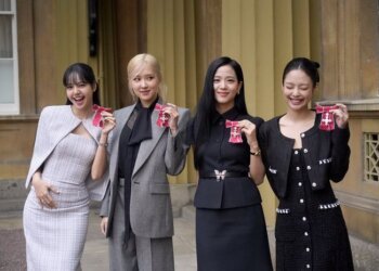 Resmi, Members Blackpink Kini MBE, “Member of the Order of the British Empire”