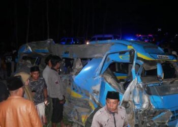 Innalillahi, Bus ELF dan KA Probowangi Tabrakan di Lumajang