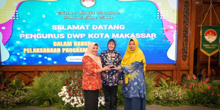 Indira Yusuf Ismail Dampingi DWP Kota Makassar Studi Tiru ke Jawa Timur - Featured