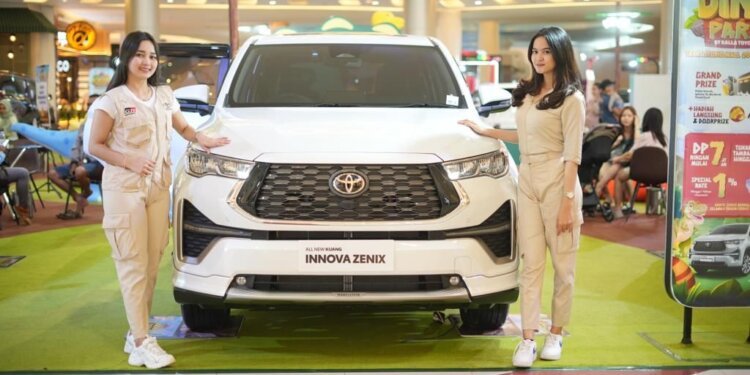 Toyota Kijang Innova Zenix Irit dan Nyaman Tempuh Ratusan Kilometer - Utama