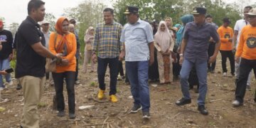 Pj Gubernur Sulsel dan Petani Tanam Sukun, Bernilai Ekonomis dan Untuk Penghijauan - Utama