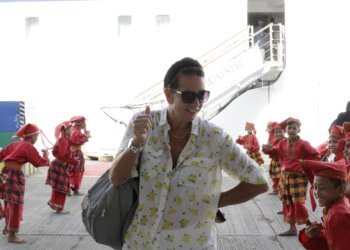 Kapal Pesiar Star Breeze Berlabuh di Kota Makassar