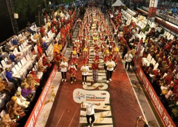 Dispar Makassar Promosi Kota Makan Enak di Karnaval HUT Makassar