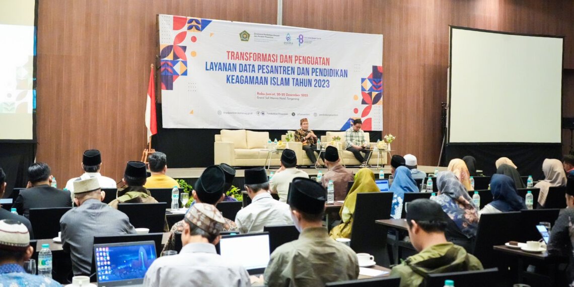 Dorong Digitalisasi Pesantren, Kemenag Bantu 1.080 Laptop