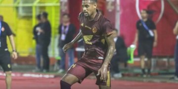 FT 1-1 PSM Makassar vs Bhayangkara FC, Penalti Yuran Fernandes Ditepis Aqil Savik