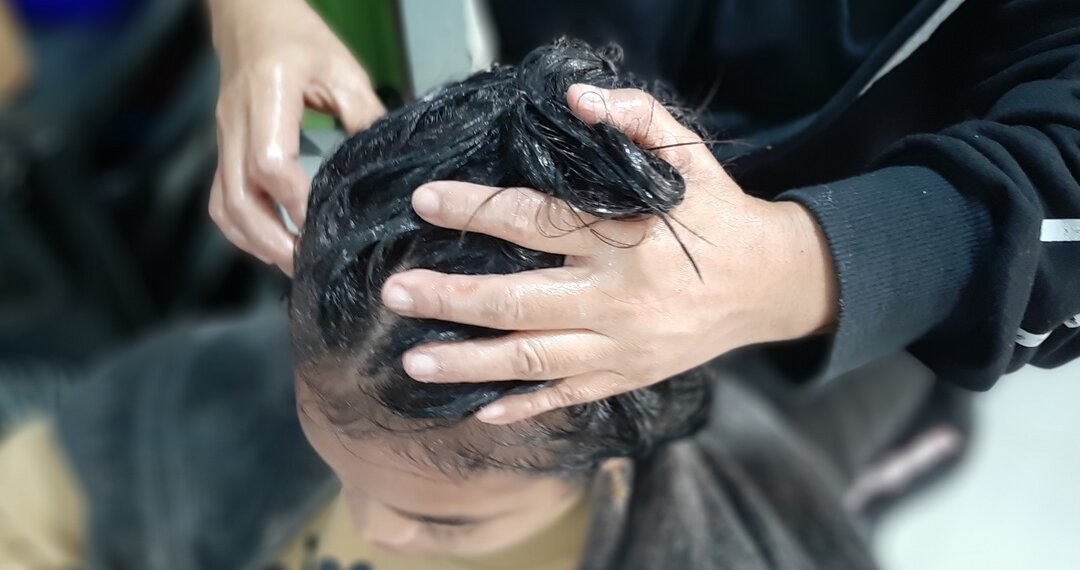 Keramas Setiap Hari Atau 3 Hari Sekali? Pro dan Kontra