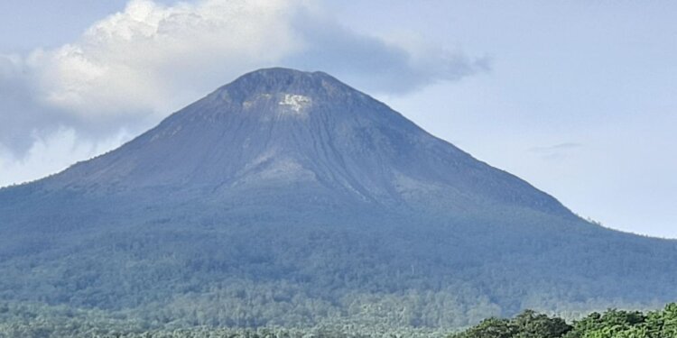 Hingga Selasa Sore Gunung Lewotobi Laki-laki Masih Erupsi - Featured