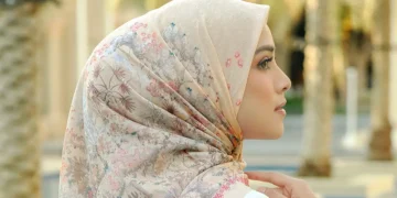 Inspirasi Gaya Hijab Segi Empat Tanpa Peniti