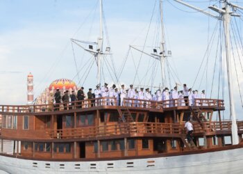 Pelantikan Kali Ini Di Atas Kapal Phinisi