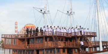 Pelantikan Kali Ini Di Atas Kapal Phinisi - Utama