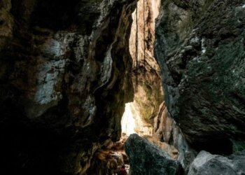 Sepanjang Tahun 2023 Ada 36.661 Turis Masuk Gua Batu Cermin