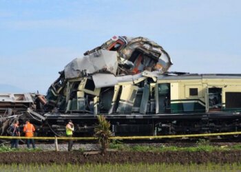 Inalillahi, Dua Kereta Beradu Banteng di antara Stasiun Haurpugur dan Cicalengka, Jawa Barat