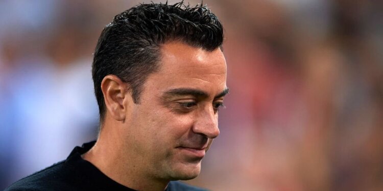 Xavi Hernandez Mundur melatih Barcelona di Akhir Musim - Utama
