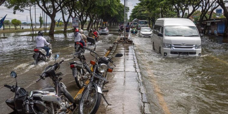 Pengungsi Banjir Demak Mulai Kembali Ke Rumah Masing-masing