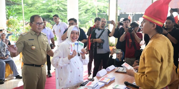 Wali Kota Makassar Sekeluarga Menuju TPS, Pengamanan Pemilu di Makassar Aman dan Lancar Wali Kota Makassar Sekeluarga Menuju TPS, Pengamanan Pemilu di Makassar Aman dan Lancar - Featured