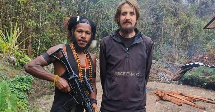 Philip Mehrtens Pilot Susi Air yang Disandera KKB Kirim Video ke Keluarganya - Utama