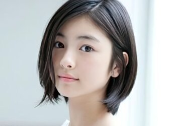 Gaya Rambut Lurus Wanita Agar Tampil Percaya Diri