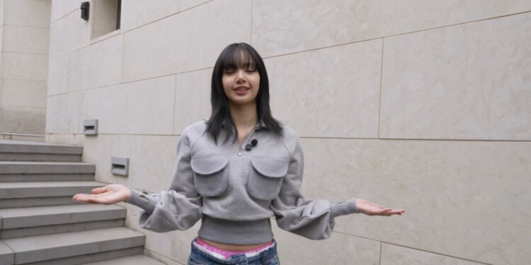 Lisa BLACKPINK Ulang Tahun ke-27, Pulang Kampung ke Thailand - Featured