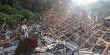 BNPB: 23 Kecamatan di Jatim Rusak Parah akibat Gempa Bawean - Utama